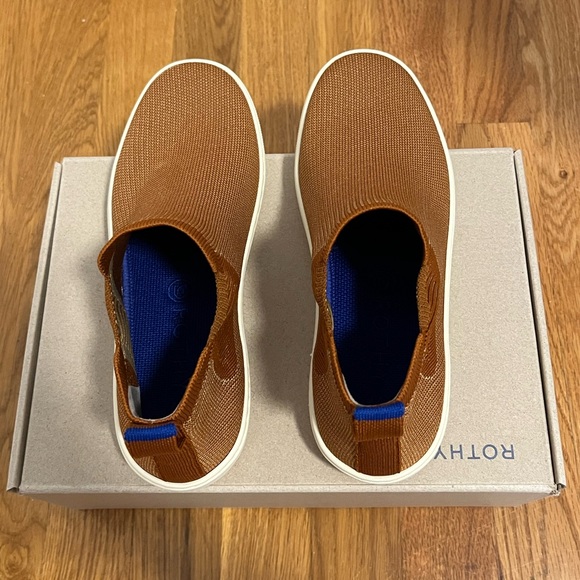 NWT Rothy’s Chelsea Boots in Fawn - Picture 5 of 9